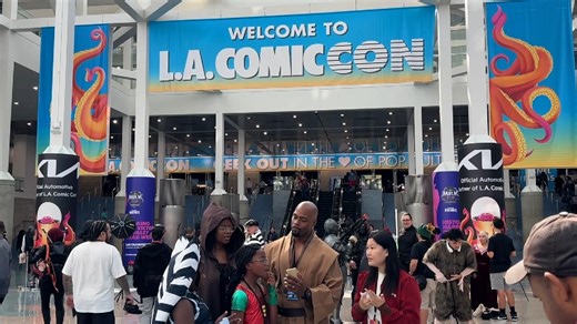 Pop culture fans attend Los Angeles Comic Con
