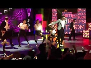 PSY performing live! Social Star Awards