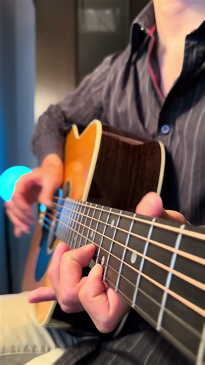 Playing Sakanaction - "Yoru no Odoriko" while drumming on a single acoustic guitar.