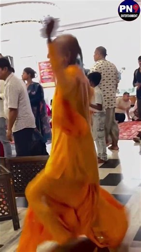 kirtanforlife This Prabhuji is a blur of bliss! He's so absorbed in joy, it's hard