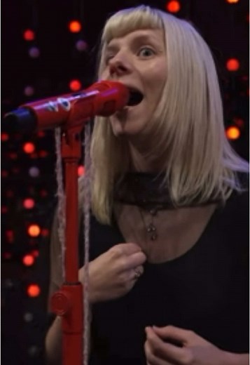 Aurora cantando en vivo en KEXP #aurora #starvation #parati #auroraaksnes #aurorarunaway #aurorastarvation