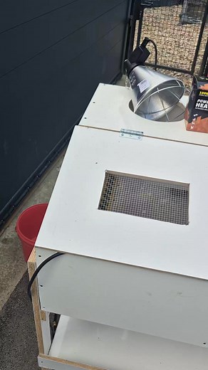 Un système d'abreuvoirs automatiques est disponible au magasin. Je vous laisse regarder la vidéo pour avoir toutes les informations. | Pro Duck