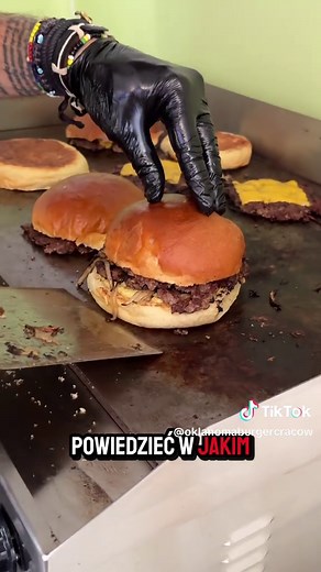 Oklahoma Smash Burgers w Krakowie. Śledź nas i odwiedź nas na Alei Juliusza Słowackiego 3, 33-332 Kraków, Polska #smashburger #burger #oklahomasmashburger #krakow #krakowfoodd
