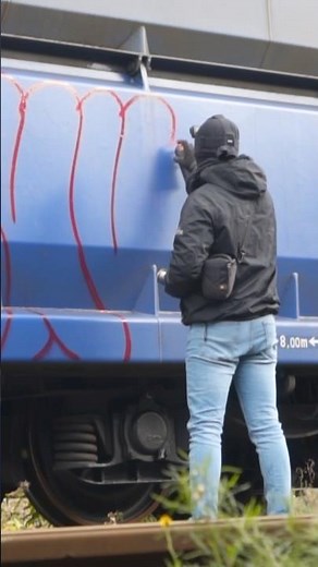 Painting graffiti throw-ups doesn’t cost a lot of time or effort, yet it’s so satisfying.