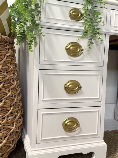 The White Furniture Makeover Everyone Loves #diy #chalkmineralpaint #diyprojects
