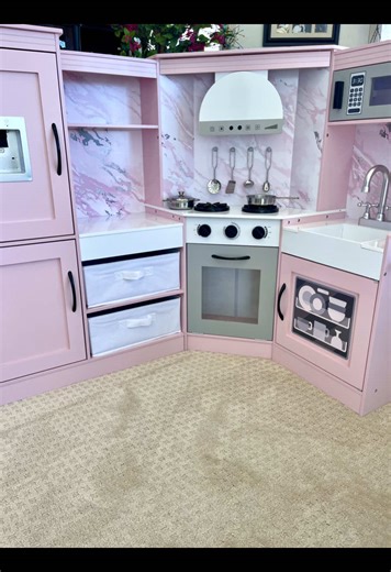 This play kitchen set is interactive and it will keep the kids busy for hours! #pretendkitchen #playkitchen #playkitchenset #kidskitchen