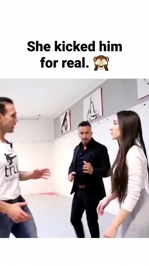 Girl Kicks Boy in the Balls - Self Defense Fail