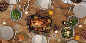 Get together over the holidays and share a meal at one of Phipps Plaza's dining locations — Nobu Atlanta, Citizens Market, and Alon's Bakery — no clean up required 🍽️ 🍁 | Phipps Plaza