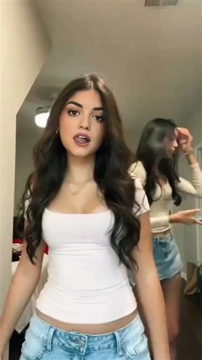 Eve's Apple: Aria Montgomery in Pretty Little Liars