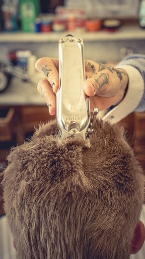 Flattop Friday Flashback. “Stoog” a.k.a. Joost is a long time Schorem patron. And since they’ve been cutting his manes they know his hair is perfect to chop a pretty fine ass Flattop! He dropped by The Holy Astray where The Bloody Butcher slaughtered a fresh Flattop for him. Master behind the lens, Jelle, was around to capture some everlasting memories again at the shop. If you’ve been roaming through the Rotterdamn streets and alleys you might have seen some of Stoog’s wonderful and creative wo