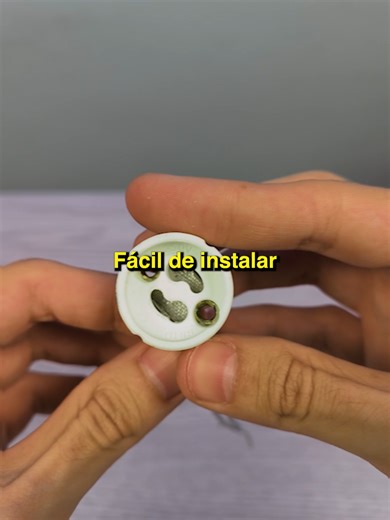 ¿Cómo instalar una lámpara LED GU10 correctamente? 💡#DEMASLED #lamparaled #Iluminacionled #lightdesign #iluminacionprofesional #interiorlighting #gu10 #led#Electricidad#InstalacionElectrica#MaterialElectrico
