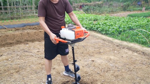 Watch Gas Power Post Hole Digger Operation Video on Amazon Live