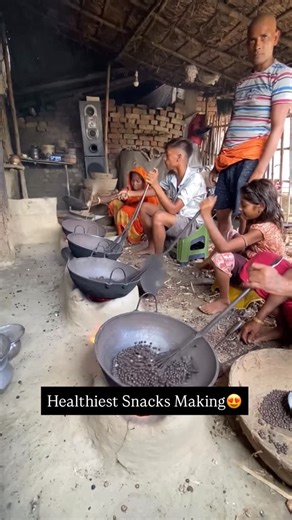 ABHISHEK ASHRA 刺 on Instagram: "Makhana or you can say foxnut kaise bante hai socha hai chalo aaj dekh bhi lo❤️ From - Bihar #thefoodiehat #makhana #foxnuts #snacks #healthyfood #bihar #uttarpardesh #mumbai #reelkrofeelkro #reelsvideo #farming"