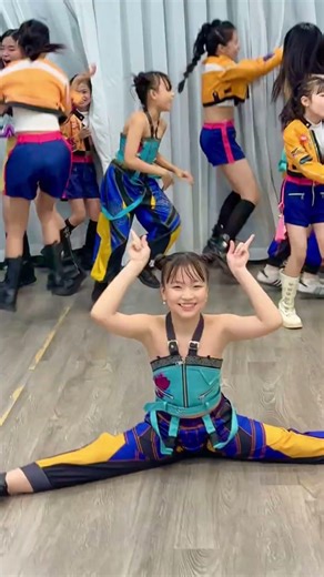 Jinu vs HUNTR/X 💥 Flexibility challenge! 🔥 | Follow Me #trending #kpopdemonhunters #funny