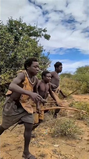 How African Tribes Find Iron in the Jungle #facts #hindifacts #shorts #tribalmystery #adivasi #gk