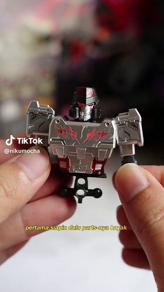 Transform lagi! Kali ini Gladiator Megatron dari Blokees Shining Version 03. Gimana menurut kalian? @blokees.official @TransformersOfficial #transformers #blokees #kolektormainan #koleksimainan #megatron