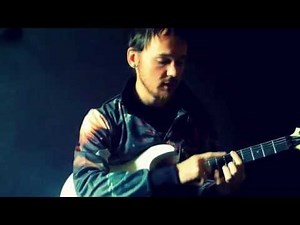 Как научиться играть быстро на гитаре видеоурок How to play fast on electric guitar.[eng subs]