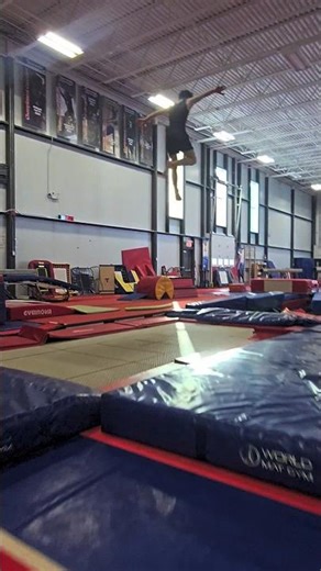 Men's artistic gymnastics Québec championships triple frontflip on trampoline #flips