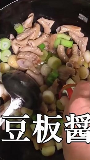白モツ炒め、これが一番うまい。ビール止まらんやつ！