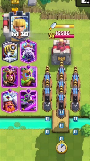 LVL 30 Dagger Duchess vs 7x Evos in Clash Royale