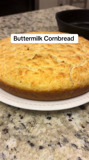 Delicious Homemade Buttermilk Cornbread Recipe