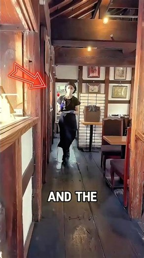 Why the waiter has to run! 🏃💨 Magic Shell Ice Cream