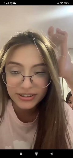 Amigas mostrando os pézinhos na live #teen feet #podolatria