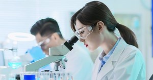 「Asian Scientist Team Conduct Experiment Laboratory」の動画素材（ロイヤリティフリー）1038347729 | Shutterstock