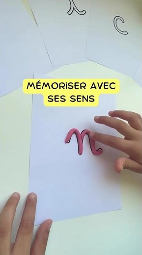 ACCOMPAGNEZ VOTRE ENFANT VERS L’ÉCRITURE AVEC MONTESSORI