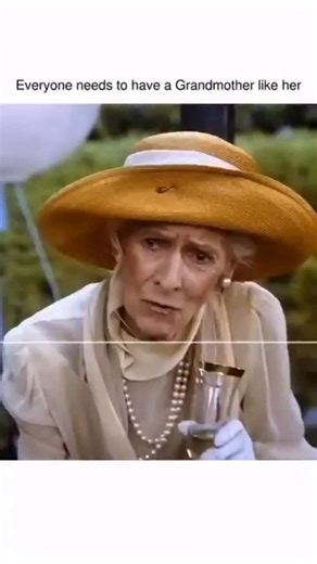 HOLLYWOOD ENTERTAINMENT on Instagram: "🍿Here’s your complete guide to Driving Miss Daisy (1989): — 🎬 Synopsis & Cast Director: Bruce Beresford; Writer: Alfred Uhry, adapting his own 1987 Pulitzer-winning play Starring: Jessica Tandy as Miss Daisy Werthan (a proud Jewish widow), Morgan Freeman as Hoke Colburn (her Black chauffeur), with supporting roles from Dan Aykroyd, Patti LuPone, Esther Rolle Plot: After Miss Daisy crashes her car, her son hires Hoke to drive her. Initially strained, their