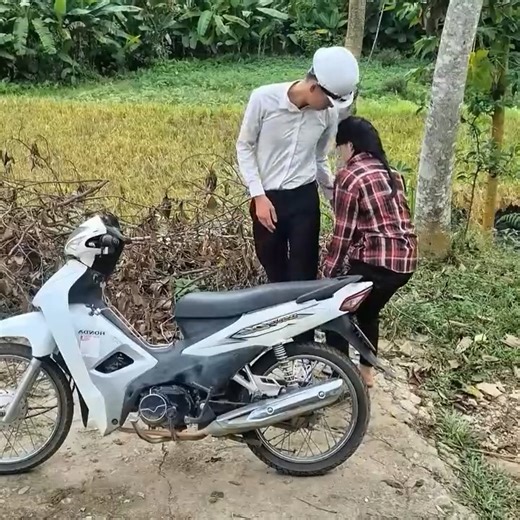 The kind engineer helped the poor single girl have a new, safe house and a stable life | Mother Angel