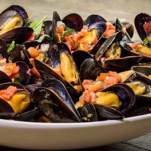 This Mussel Monday, get cooking with our tasty 'No Fuss' 5 Step recipe for PEI Mussels with Fresh Bruschetta! Only 5 simple ingredients and ready in just 10 minutes, you and your family will be amazed just how easy it is to bring special, healthy and delicious to your table cooking with fresh PEI Mussels. :) Make it a no-fuss Mussel Monday with PEI Mussels with Fresh Bruschetta -- full recipe available at https://bit.ly/2rJmL0q | PEI Mussels