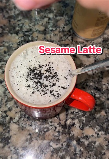 Sesame Latte com Gergelim Preto e Leite de Aveia