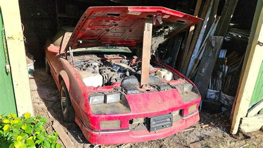 Man Finds Rare Camaro IROC-Z Ragtop Sitting Since 1997, Sets It on Fire To Get It Moving