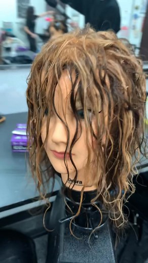 My first time doing partial highlights this was so much fun #cosmetologyschool #cosmetologylife #partialhighlight ￼#avenuefiveinstitute | Ashley Hope De Leon