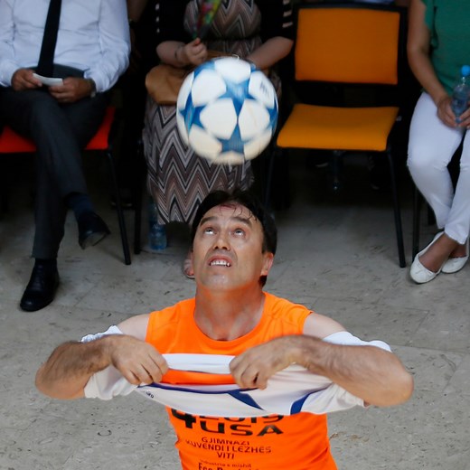 Brilliant ball control from Kosovo's Agim Agushi ⚽👕 | Guinness World Records