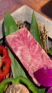 3.6M views · 10K reactions | Bò Wagyu A5 và Kobe ở đây được tiệm khẳng định là 100% authentic  (không phải mình khẳng định, mình cũng chỉ là khách hàng thôi :)) ) . Địa chỉ: Kohaku, Vincom Landmark 81. ___ Instagram: nai.nguyenn Tiktok: nai.nguyen Youtube: Nai Nguyen Các sản phẩm mình sử dụng và review: https://nainguyen.koc.asia/ #nainguyen #naireview | Nai Nguyen | Facebook