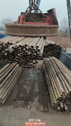 Lifting Scaffold Steel Pipes with Large Suction Cups