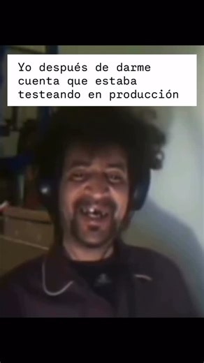 GaloDev | Software Developer 👨🏽‍💻 on Instagram: "POV: Ese momento exacto en el que el alma se te sale del cuerpo. 💀📉 Estás rompiendo todo “tranquilamente” pensando que es localhost, hasta que miras la URL y te das cuenta de que acabas de borrar la tabla de usuarios en el servidor real. 🤡🔥 Esa risa nerviosa no es felicidad, es el sistema operativo de tu cerebro reiniciándose del susto. ¿Quién más ha sentido ese frío en la espalda al ver que estaba en la base de datos equivocada? Confiesa t