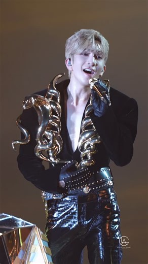 Anson Lo Giant on Instagram: "🪬 你都有今日! 你值得我們的愛和掌聲 《ANSON LO ”KINGDOM“ LIVE 2025》 · @ansonlht @mirror.weare @viutv @makerville.official #ansonlo #ansonlo盧瀚霆 #盧瀚霆 #教主 #KINGDOMLive2025 #ansonlo演唱會 #你都有今日"