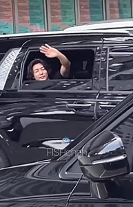 1.1K views · 105 reactions | [repost] https://x.com/fishchen1108/status/1929093248212935155?t=dEuNevLr-f4aUohZyRev_g&s=19 ~ 250601 제17회 서울재즈페스티벌 퇴근길 #강민혁 @MR_KANGGUN  오늘 진짜 재밌었어!!!!!!!!!!!!!!!!!!凉凉 拼盤聽到路人稱讚心裡很滿足殺 跟敏赫對話說旁邊的人說他很性感 他很開心比劃了一下哈哈哈哈哈哈 是性感又可愛的鼓手論 | CNBLUEPhilippines | Facebook