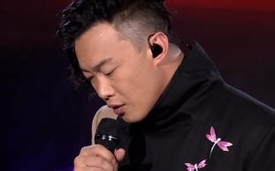 Eason陈奕迅2010年DUO演唱会隐藏曲目《说的道理》，即使已经倒嗓，也依然用沙哑的声音表达对古神的敬畏！