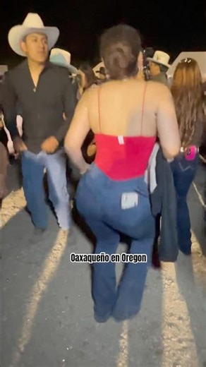 Chula 😍💃😮‍💨😮‍💨 #huapangosperros #huapangos #baile #dance #bailesmexicanos #oaxacayguerrero