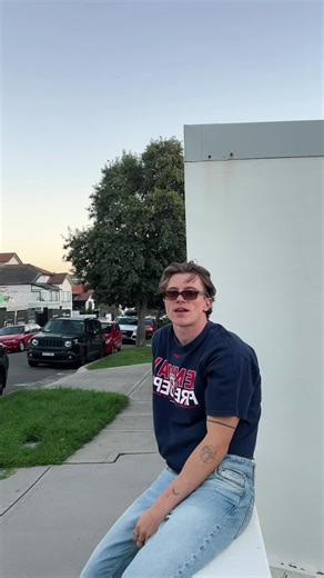 Embrace the 1975 Men's Fashion with Stylish Outfit Ideas!