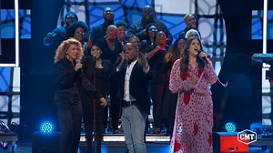 This medley will pick you up! Watch Hillary Scott, Tori Kelly and Kirk Franklin perform "American Honey/Never Alone/Oh Happy Day." | CMT Artists of the Year
