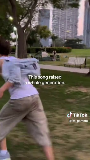 Canción 'Shower' de Becky G: Un himno generacional