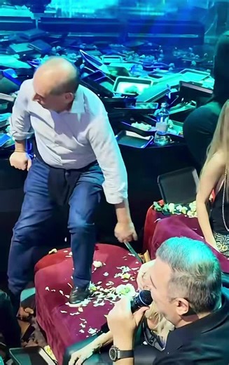 Cosmos 93,2 on Instagram: "🎶 Μόνο επιτυχίες στον Cosmos 93,2 📻 Συντονίζεσαι και κολλάς ❤️"