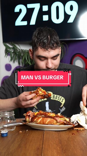 Gianluca Sfida il BBQ Burger da 1.5kg al Klesh Pub