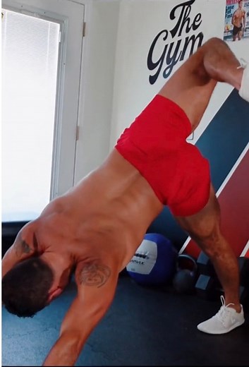 🦂❤️🕷️ SCORPION DOWN DOG TO SPIDER PUSHUP! Build muscle, strength & mobility with this beautiful bodyweight exercise. 📦 TOO TOUGH? Elevate your hands on a box/bench/step or pushup bars. ✅ Do a timed 3-minute set alternating sides each rep or do 5-10 reps/side. #AbsChallenge #DownwardDog #Pushup #Pushups #MobilityChallenge | BJ Gaddour