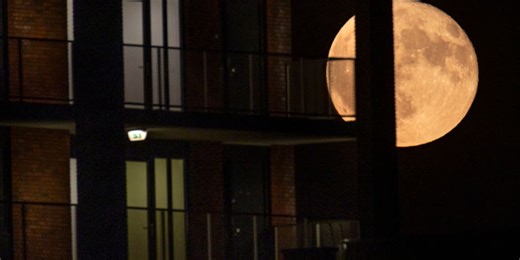 June skygazing highlights: Strawberry Moon, summertime planet parade